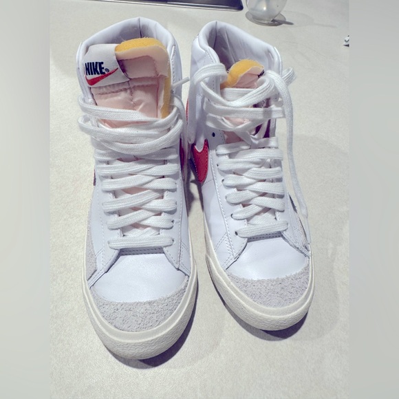 Nike blazer. Size 5 - Picture 2 of 14